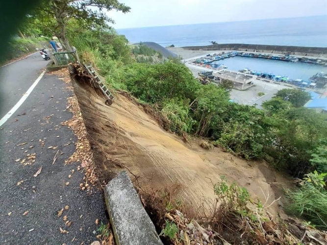 台东县池上6.8级强震，伯朗大道打卡地标断了