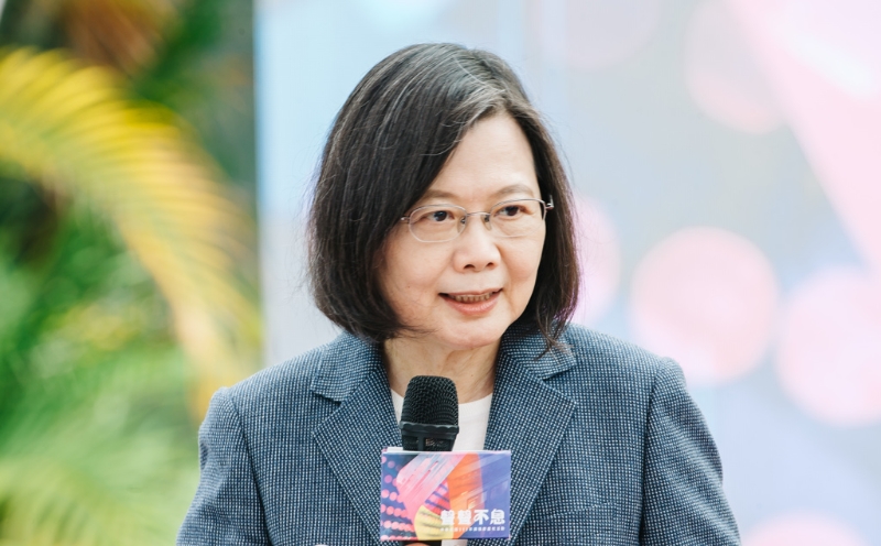 强震袭台蔡英文急喊"保持警觉"，台民众一看全气炸了
