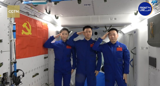 中国航天员在太空站收看二十大开幕会