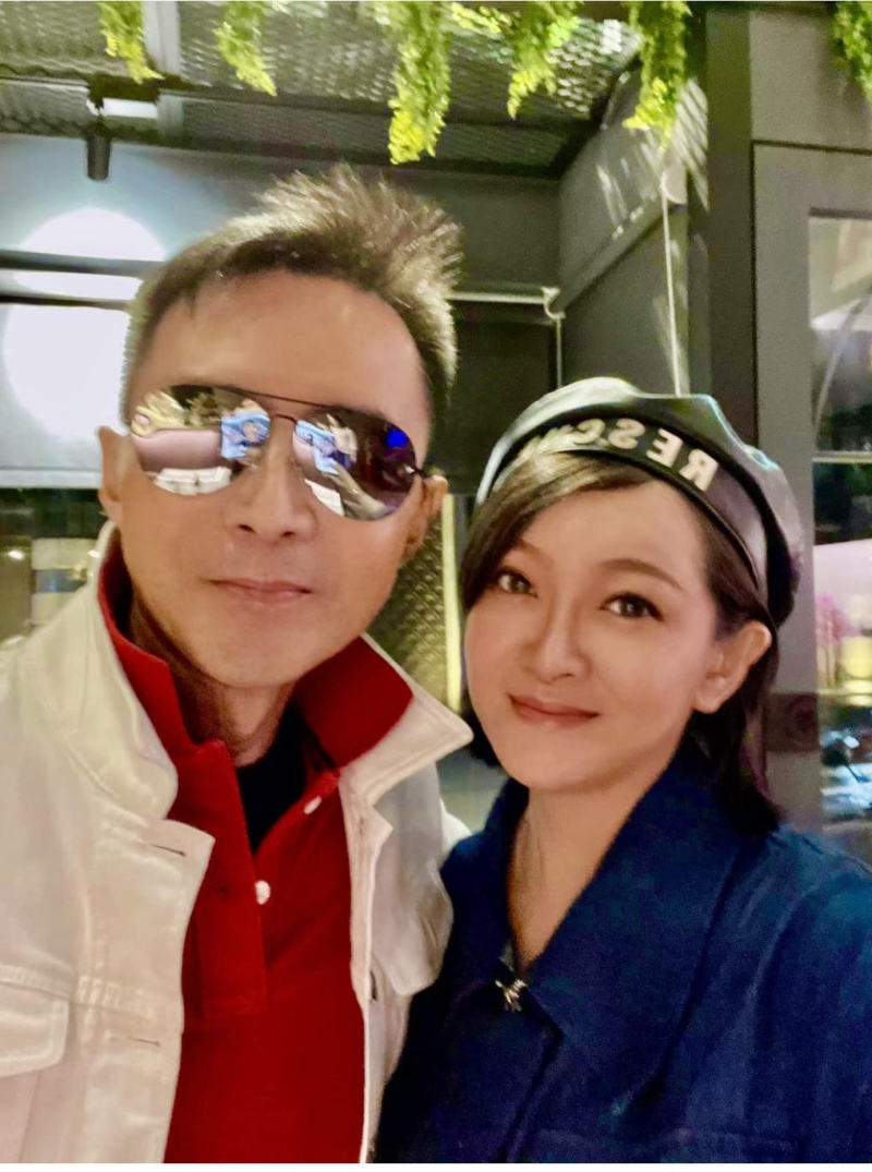 林利最近贴相留言说：「伴随着慢日子...... 总会来的。 放下，接受。」