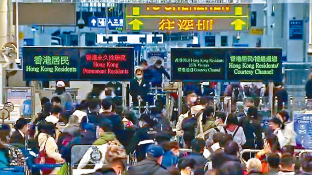 传内地酝酿本月与港通关，紧急公务商务先行