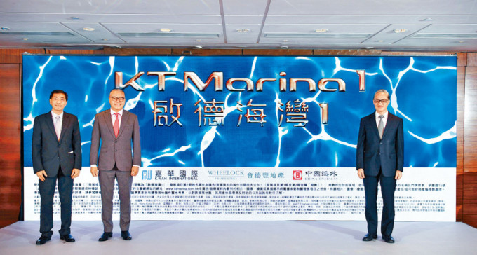 嘉华温伟明（中）表示，启德海湾1料农历新年后蓄势待发。 左为会德丰地产黄光耀、右为中国海外游伟光。