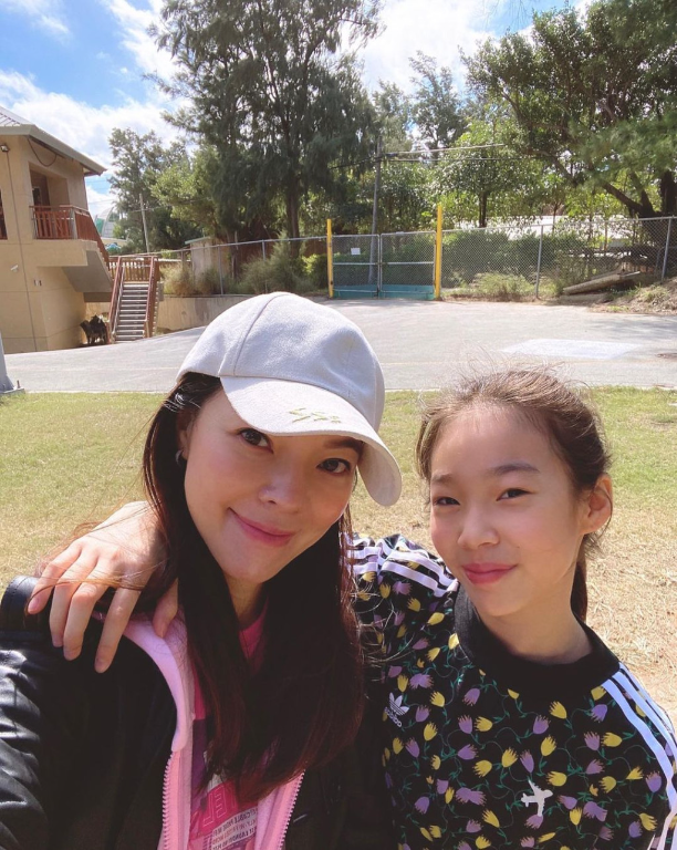 曾馨瑩囡囡都好靚女。