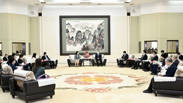 广东省委书记黄坤明会见香港传媒参访团，吁媒体引导香港同胞投身大湾区建设