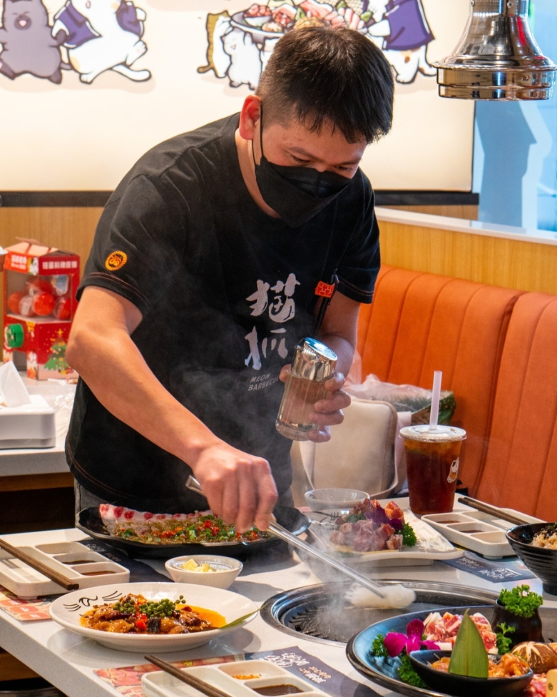 猫抓烤肉选用西班牙伊比利亚猪肉、澳洲及美国优质牛肉。