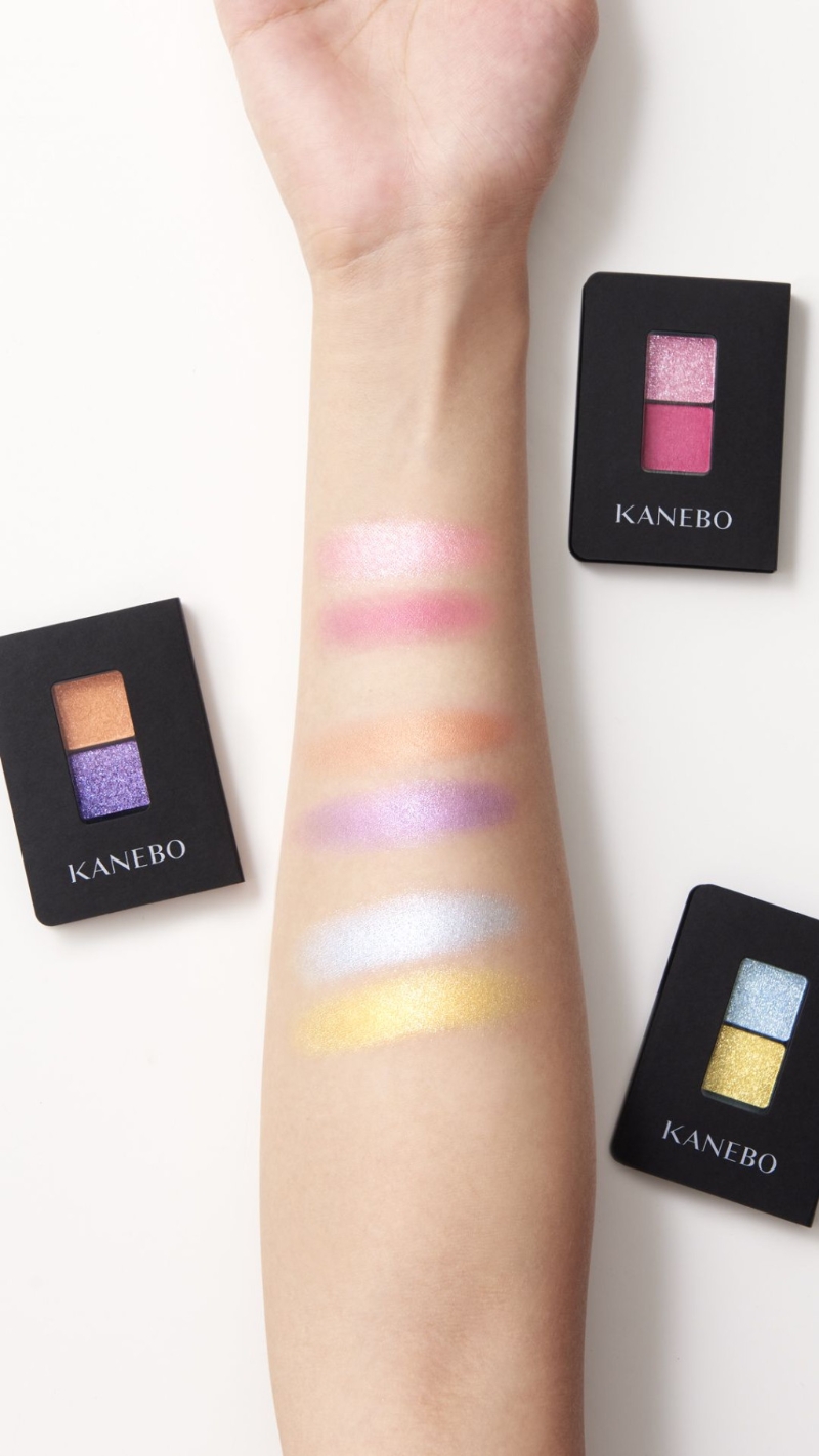 Kanebo Point Make 双色眼影备有三个组合选择。