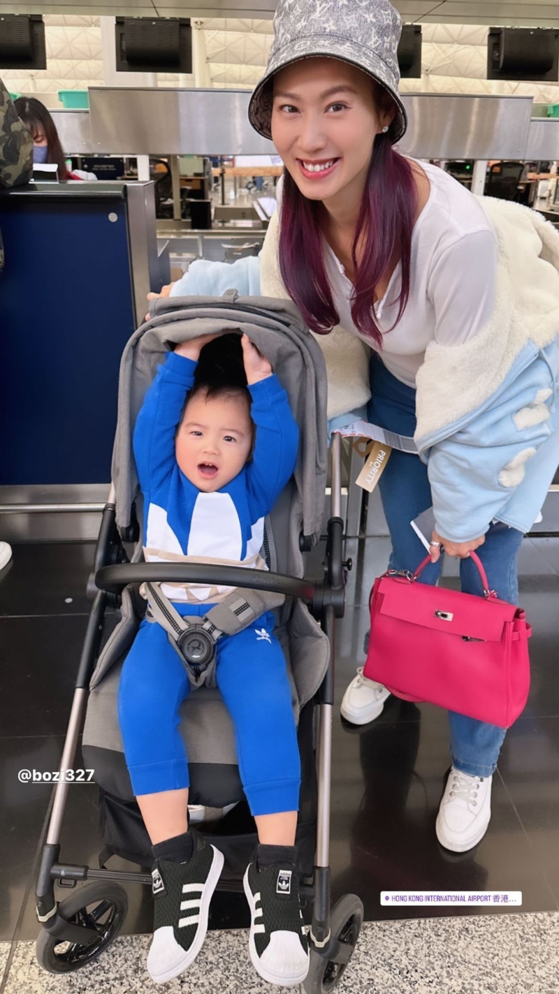 與2歲兒子同行。