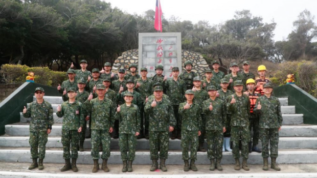 金门士兵陈嘉埙被正式通缉，台陆军司令赴二胆岛打气