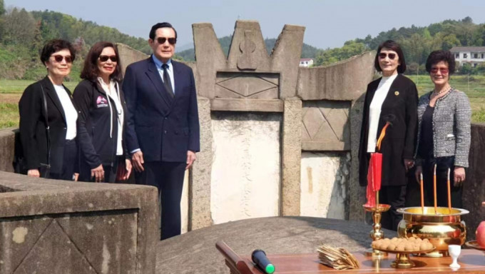 馬英九和4名姊姊湖南湘潭祭祖。 台灣中時
