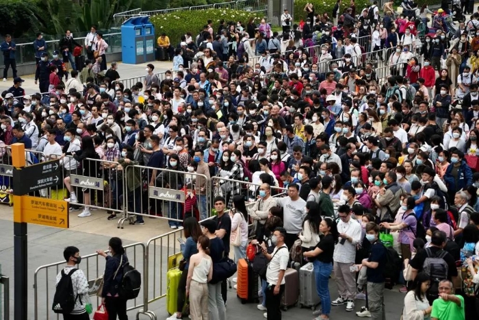 罗湖口岸能见到非常多的出入境旅客 罗湖口岸能见到非常多的出入境旅客