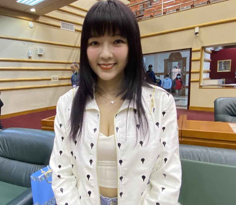 “爆乳装” “爆乳装”