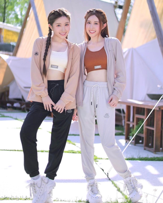 自小以来,Sandy和Mandy都深受欢迎 自小以来,Sandy和Mandy都深受欢迎