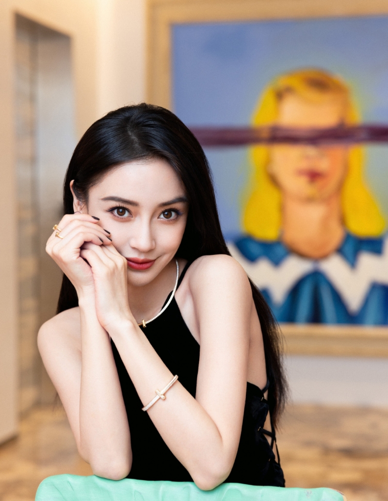 Angelababy近日获邀到美国纽约出席珠宝品牌活动。 Angelababy近日获邀到美国纽约出席珠宝品牌活动。