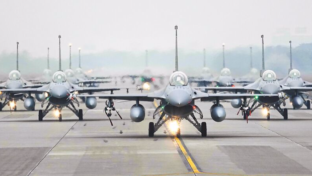 F-16V交机延宕付款却照旧 蓝委叹台湾被当盘子 F-16V交机延宕付款却照旧 蓝委叹台湾被当盘子