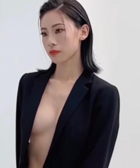 这名名为内内的前女军官更开设了新的IG帐号