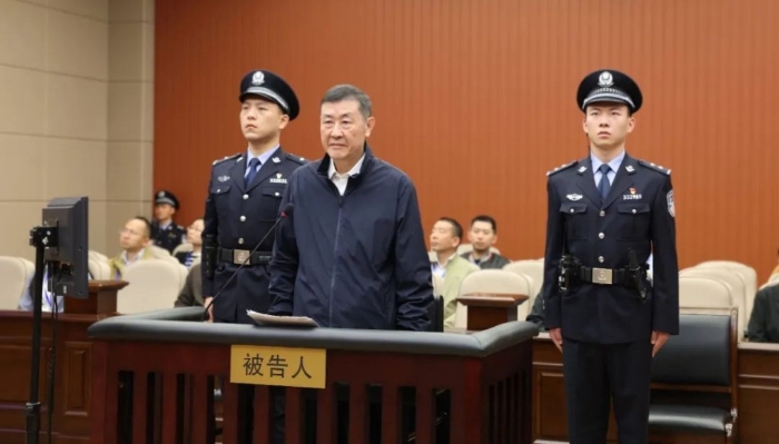 原最高法院副院长沈德咏今日站在被告席上