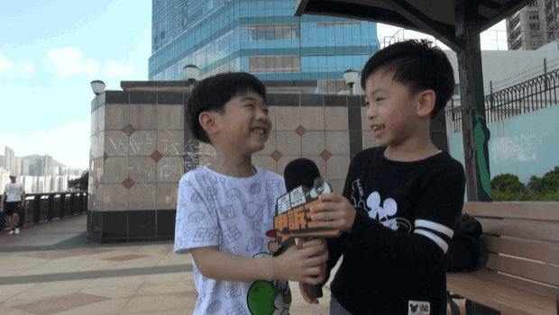 小朋友毫无掩饰,大叫妈妈我爱你 小朋友毫无掩饰,大叫妈妈我爱你