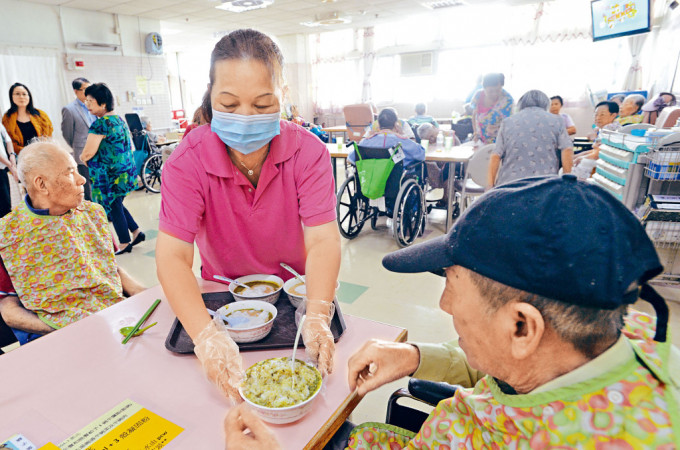“院舍输入护理员特别计划”将额外输入约3000名护理员