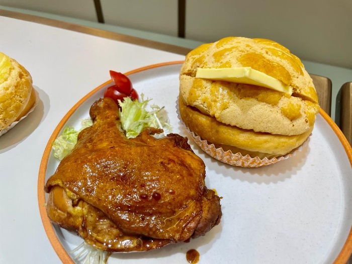 瑞士汁鸡脾配菠萝油