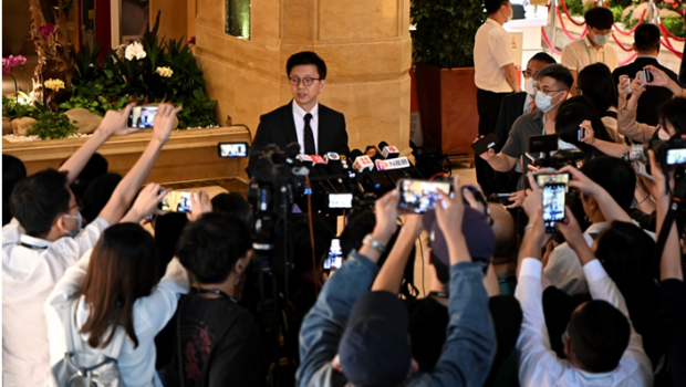 国泰涉歧视风波︱国泰四度道歉，工会态度呈现不一致，事件未来发展究竟如何？
