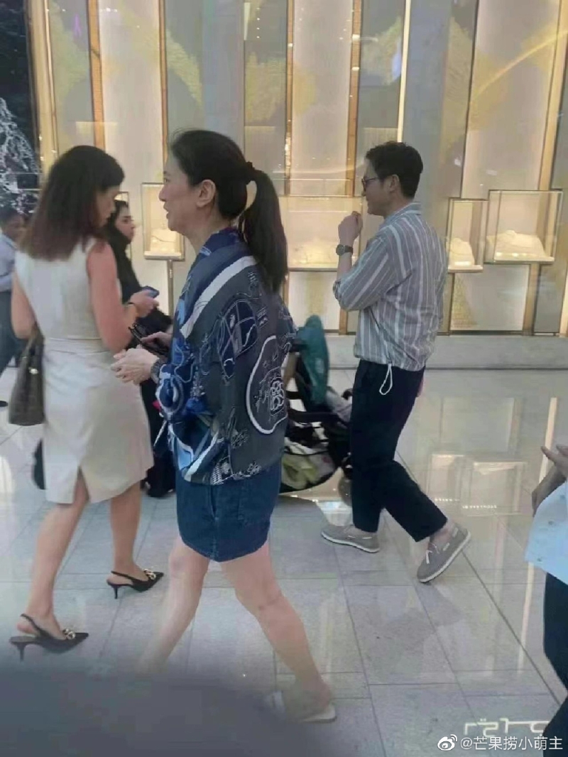 袁咏仪似乎很着急。 袁咏仪似乎很着急。