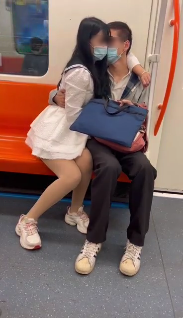 搂住女子 搂住女子