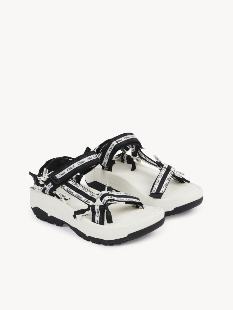 凉鞋2023|Chloé×Teva限量系列黑白色Hurricane XLT2 Ampsole凉鞋/$4,700/Chloé。