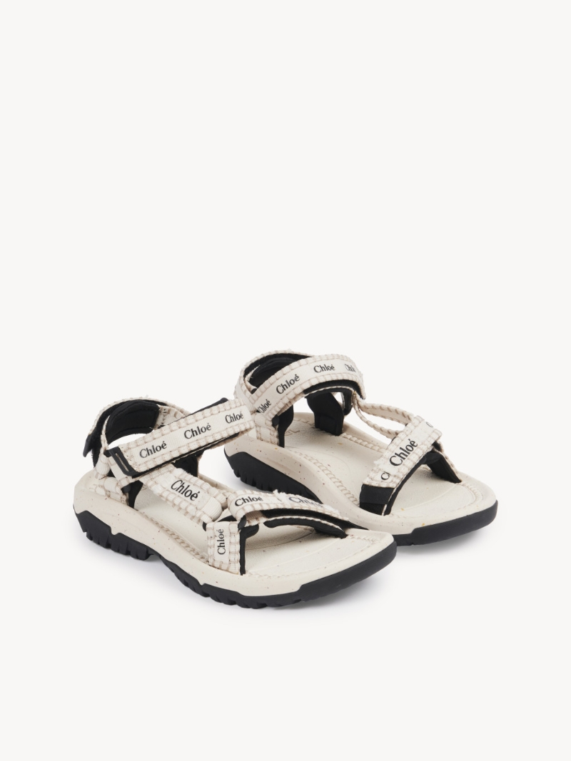 凉鞋2023|Chloé×Teva限量系列白色Hurricane XLT2凉鞋/$3,900/Chloé。