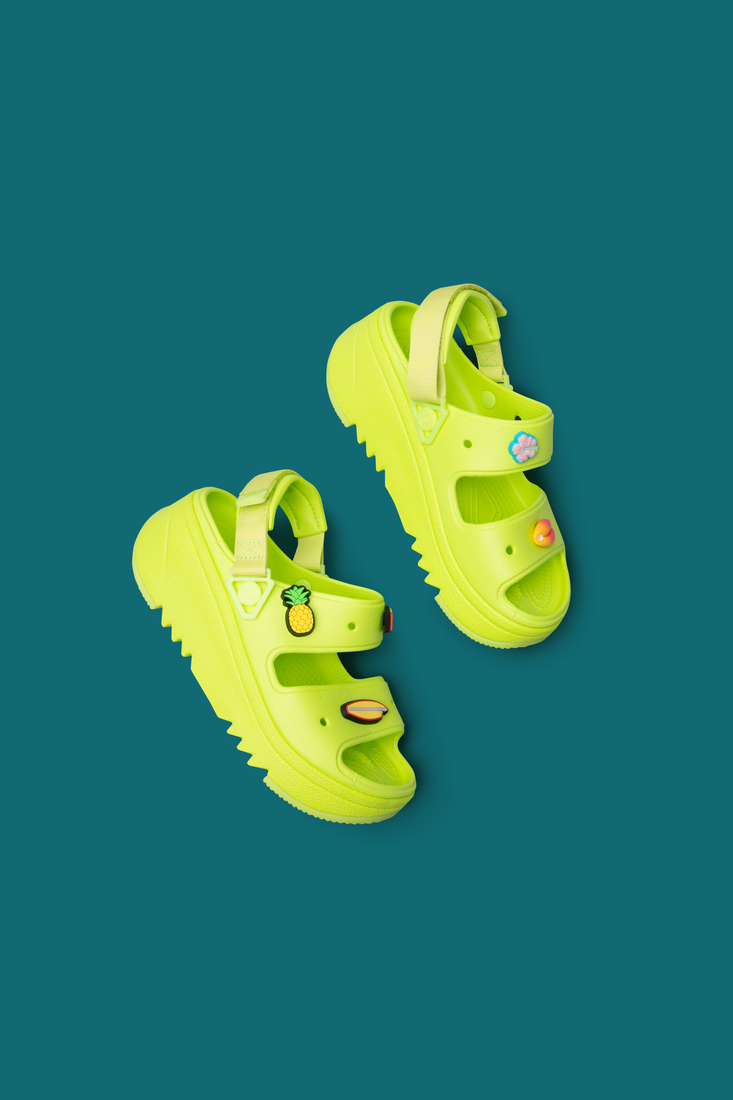 凉鞋2023|中性设计的Unisex Hiker Xscape系列今季新作采用6cm高加升级锯齿外底配搭增强的橡胶胎面,大大提升抓地力。 ($548/Crocs)