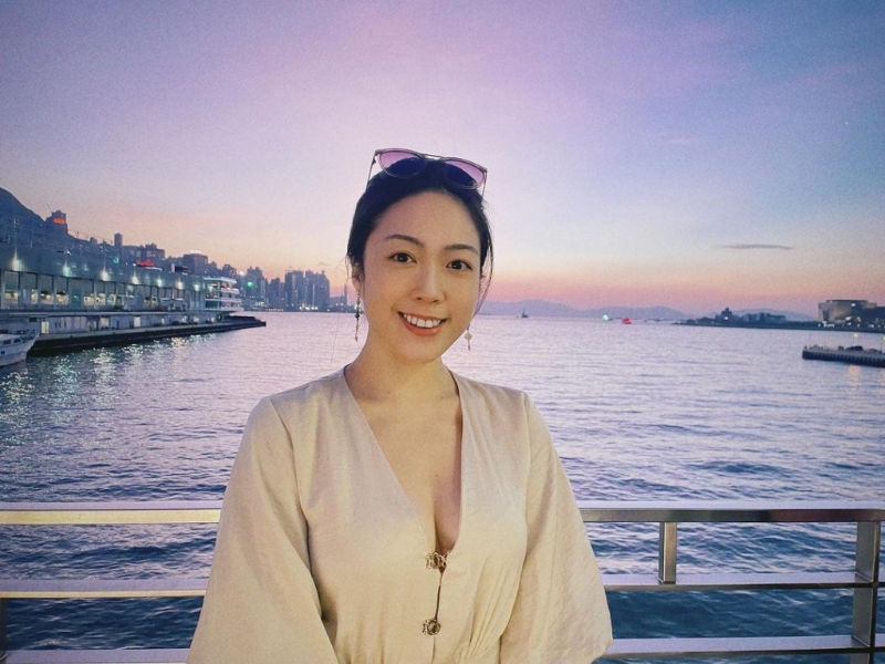唐海汶早前晒出低胸照。 唐海汶早前晒出低胸照。