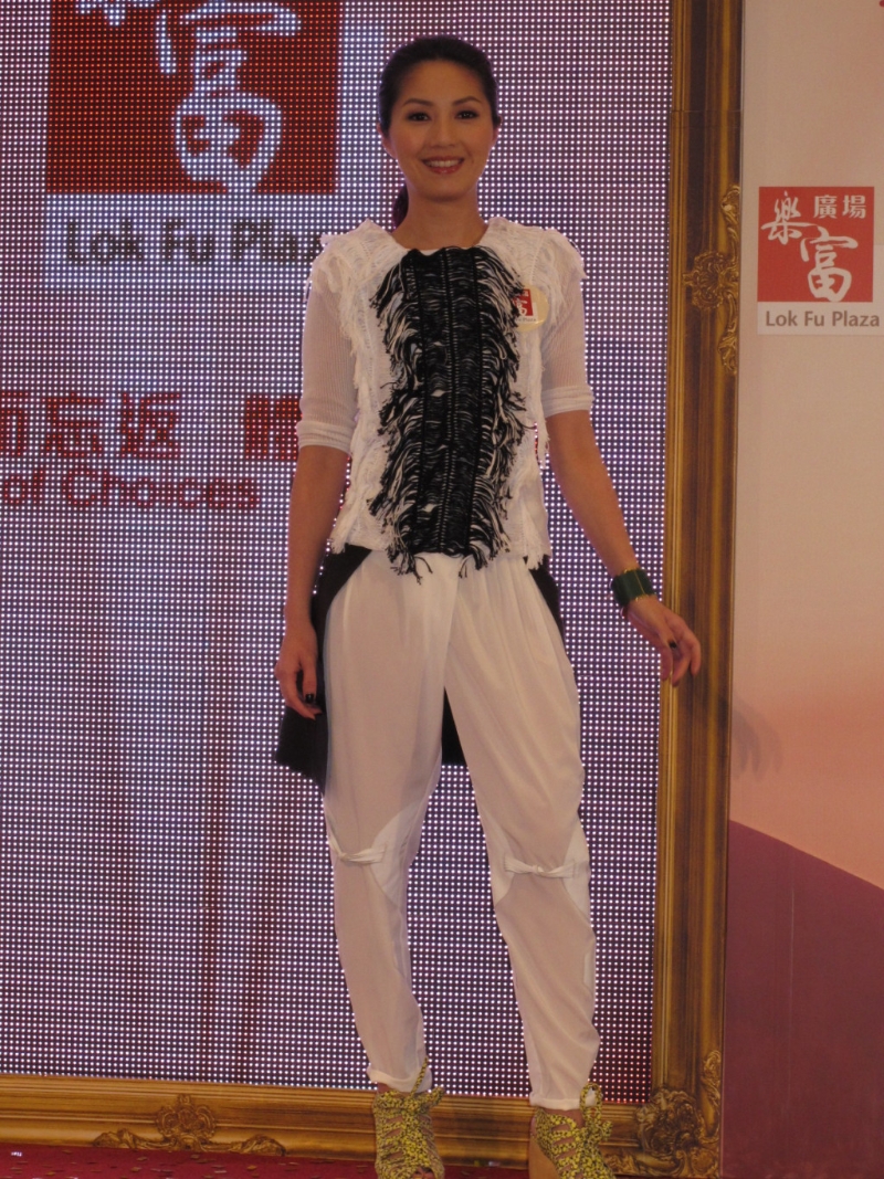 杨千嬅出席活动着装 杨千嬅出席活动着装