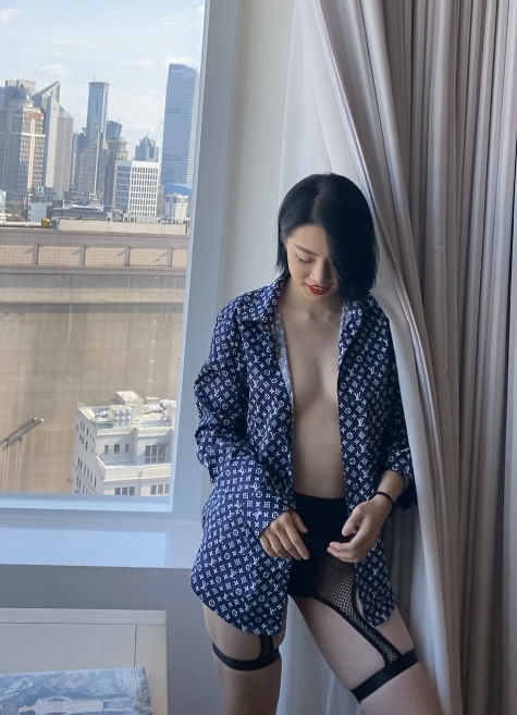 性感照。 性感照。