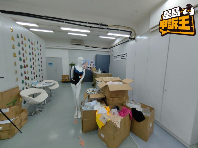 内衣工场负责人称，漏水事件令他们大量物料，以至做好的胸围和内衣裤都浸水。