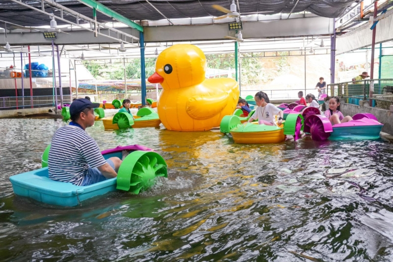 超长滑水道 超长滑水道