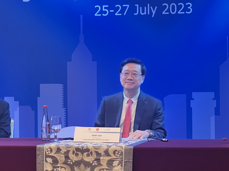 李家超访印尼将签署15份合作备忘录,他感谢在港工作印佣:如家人般 李家超访印尼将签署15份合作备忘录,他感谢在港工作印佣:如家人般