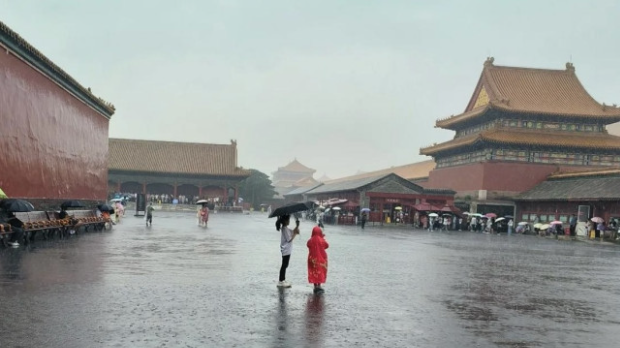 ​台风杜苏芮｜北京发布最高暴雨红色预警，故宫长城等景区关闭