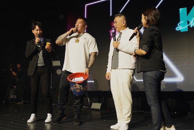 柯文哲举办演唱会，网红“馆长”是特别来宾。