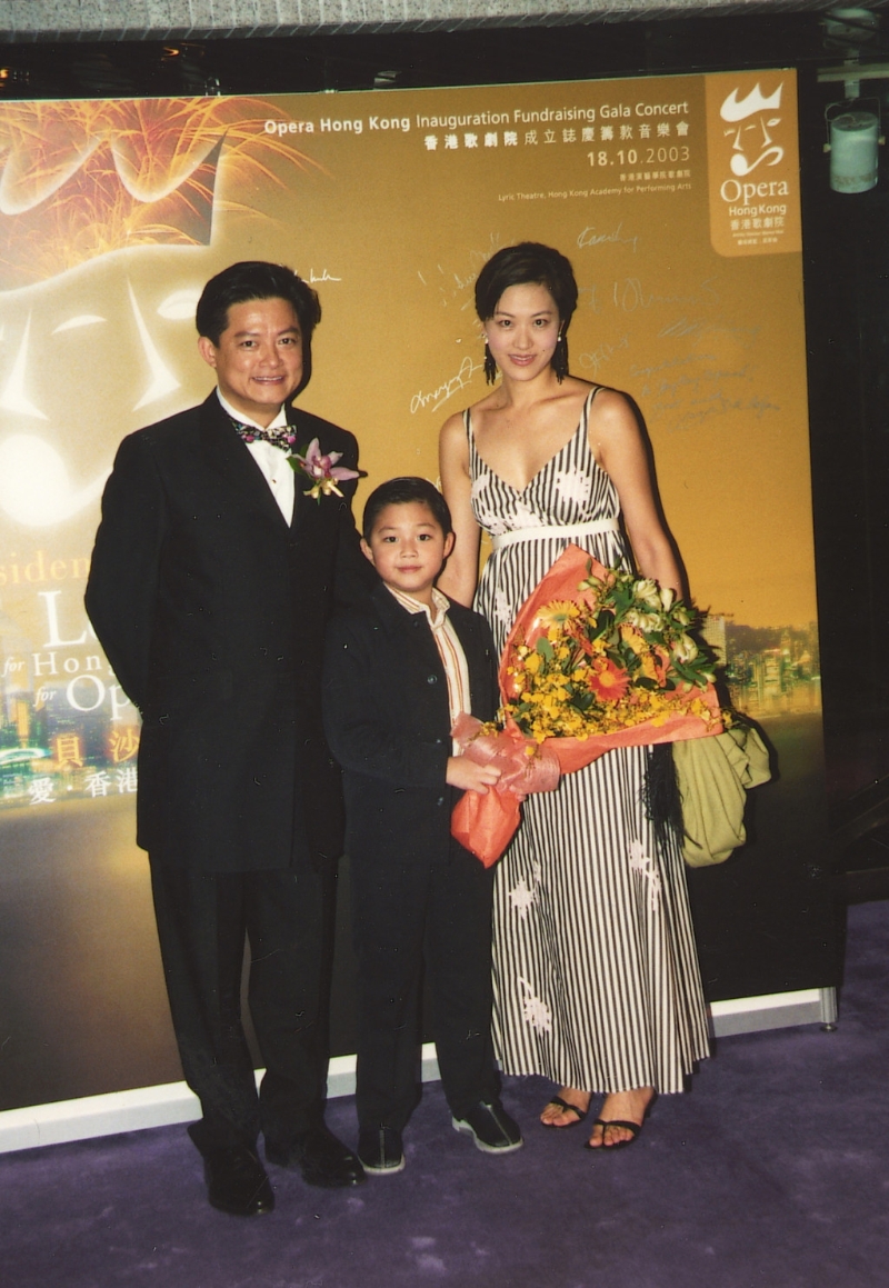 莫华伦早年与邱文伶(Winnie)结婚并育有一子。 莫华伦早年与邱文伶(Winnie)结婚并育有一子。