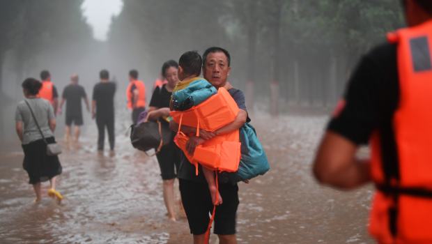 八方支援！涿州逾13万人受灾连上6个热搜，各地力量赶往救灾