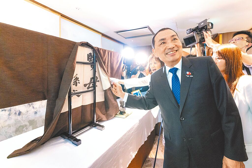 侯友宜访日爆猛料:民进党挖角我三次