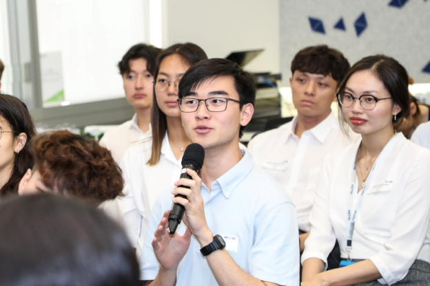 Joseph指实习计划让他可以将数学及电脑的知识运用到实习应用项目,很充实满足。 Joseph指实习计划让他可以将数学及电脑的知识运用到实习应用项目,很充实满足。