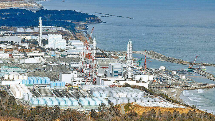日本福岛第一核电厂和核废水储水罐。 日本福岛第一核电厂和核废水储水罐。