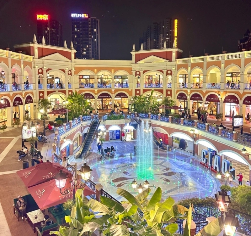 夜景灯光璀璨,恍如置身欧洲。 夜景灯光璀璨,恍如置身欧洲。