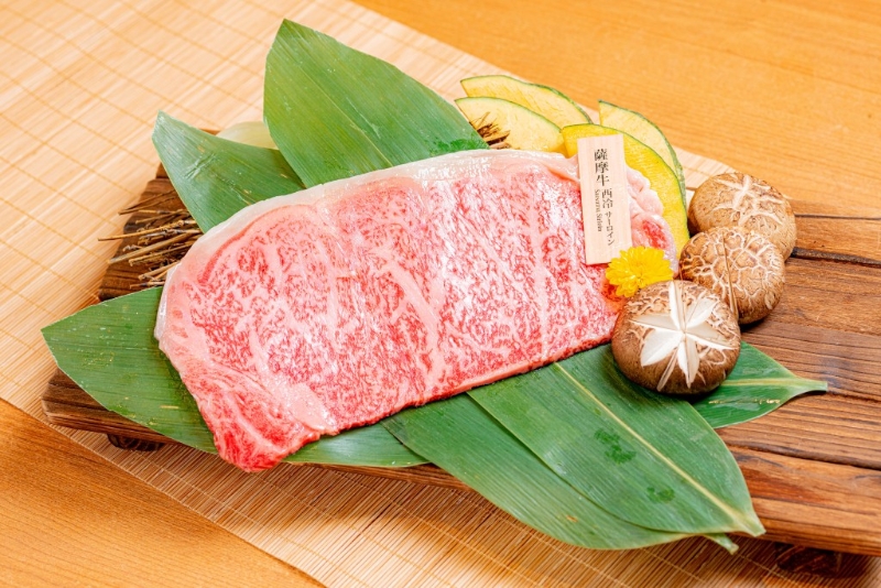上村牧场推出中秋节优惠,每2位惠顾极盛萨摩牛120分钟放题套餐,即送1客萨摩牛极级西冷1客。(K) 上村牧场推出中秋节优惠,每2位惠顾极盛萨摩牛120分钟放题套餐,即送1客萨摩牛极级西冷1客。(K)