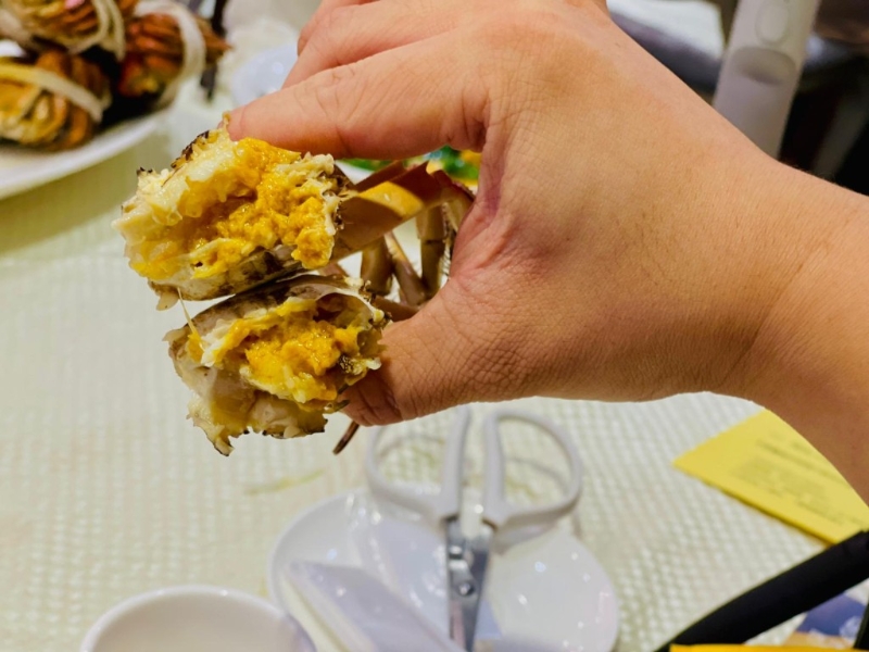 啖啖蟹膏非常吸引。 啖啖蟹膏非常吸引。