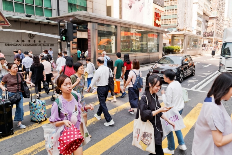 晨星最新统计显示,截至周一(18日),9月强积金平均回报暂跌1.19%,人均账户由7月份赚逾1万元,收窄至只有4,300元。 晨星最新统计显示,截至周一(18日),9月强积金平均回报暂跌1.19%,人均账户由7月份赚逾1万元,收窄至只有4,300元。