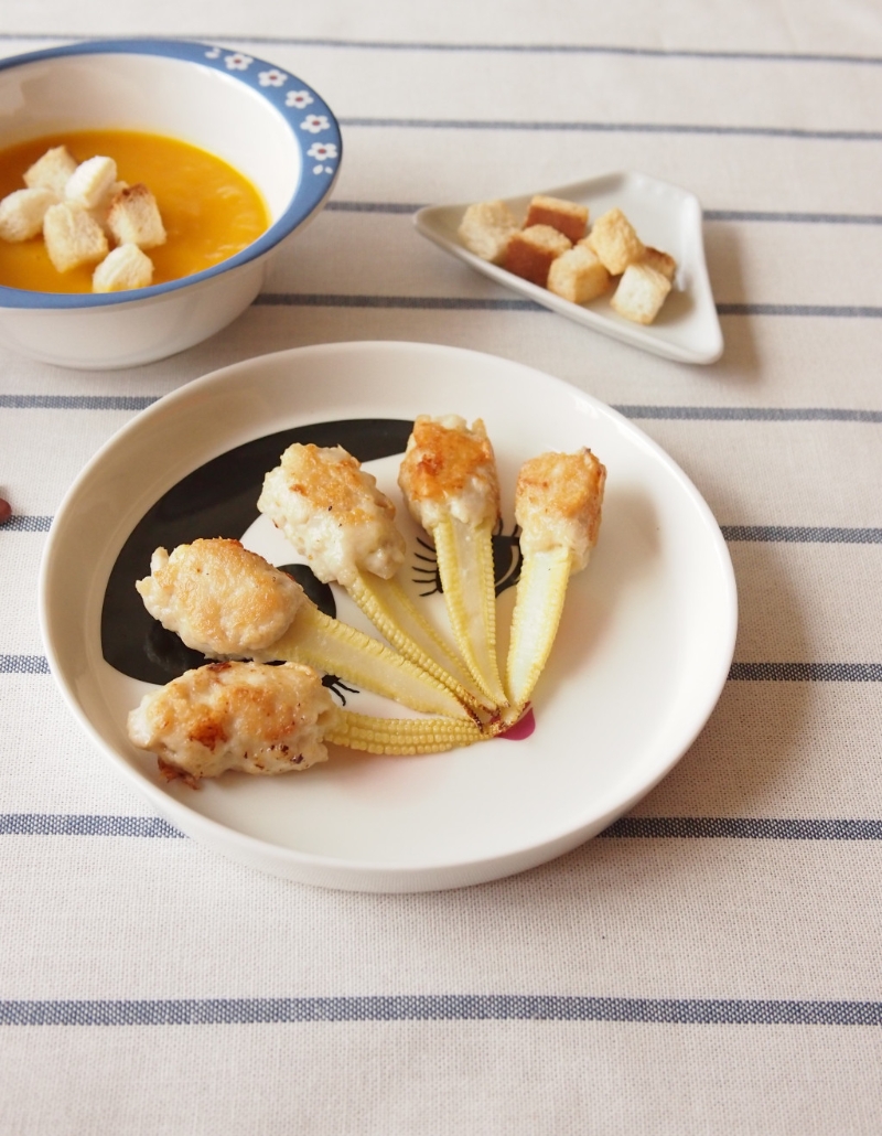 亲子小食食谱推介一:洋葱芝士鸡肉卷粟米苗(图片来源:《亲子王》) 亲子小食食谱推介一:洋葱芝士鸡肉卷粟米苗(图片来源:《亲子王》)