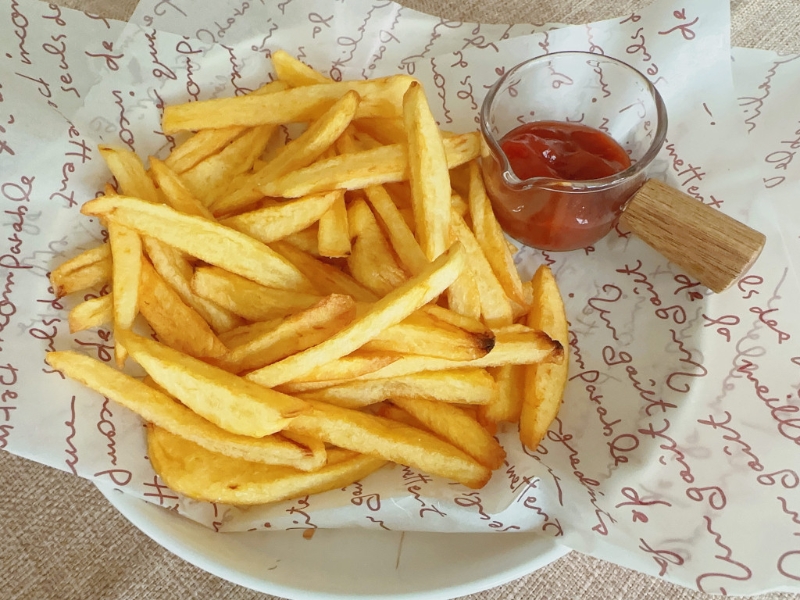 亲子小食食谱推介三:自家制新鲜薯条(图片来源:《亲子王》) 亲子小食食谱推介三:自家制新鲜薯条(图片来源:《亲子王》)