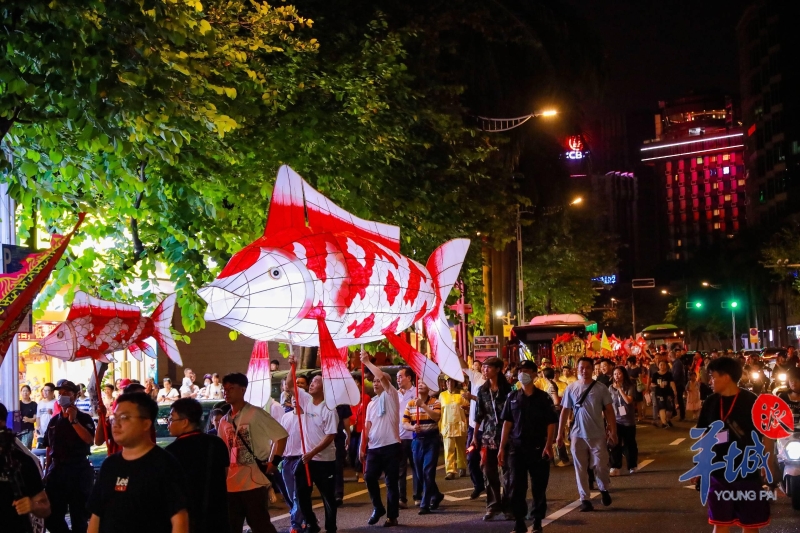 鱼灯“游”在社区 鱼灯“游”在社区