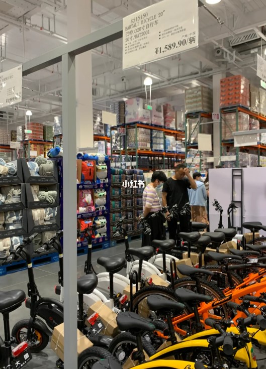 Costco开市客发售产品种类繁多,包括各种运动用品。 (图片来源:小红书) Costco开市客发售产品种类繁多,包括各种运动用品。 (图片来源:小红书)